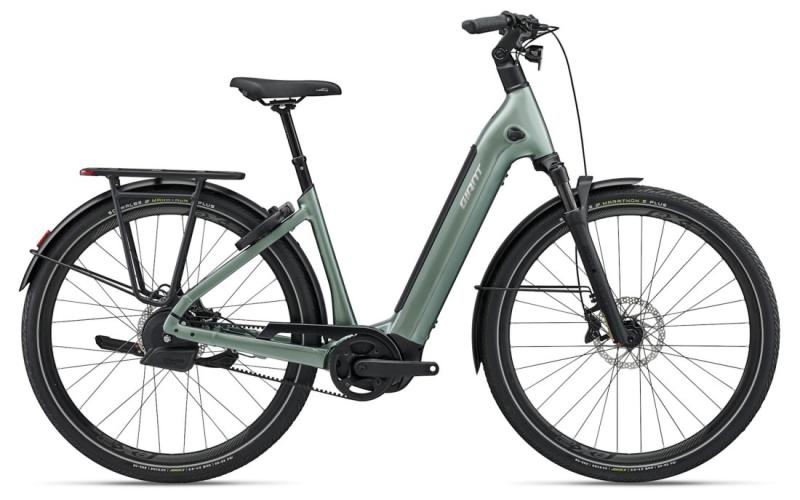 <p>De Giant Anytour E+ is een hele comfortabele elektrische fiets die perfect is voor lange fietstochten door de natuur. Dankzij de krachtige motor en de goede vering rijd je altijd heel soepel, ook als de weg omhoog gaat.</p>